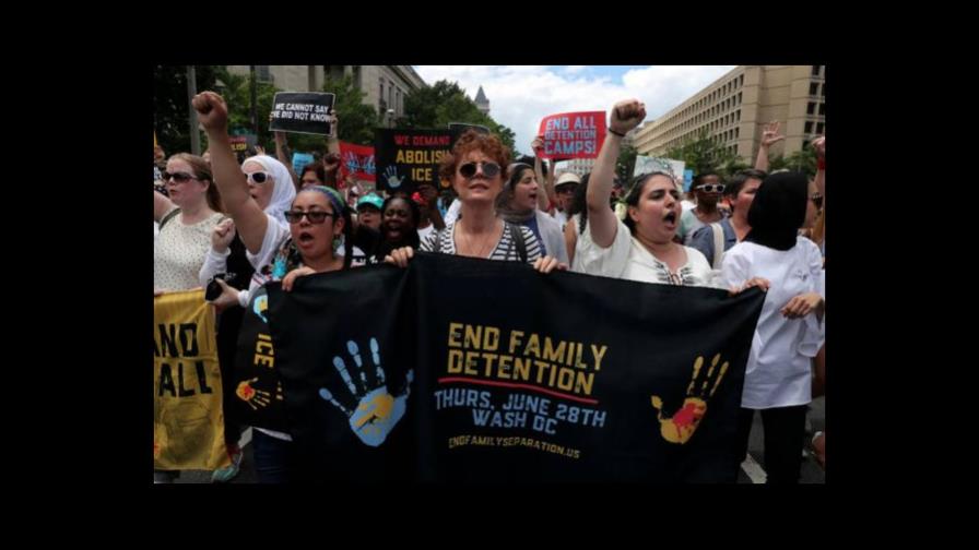 Arrestan a la actriz Susan Sarandon durante protesta contra Trump