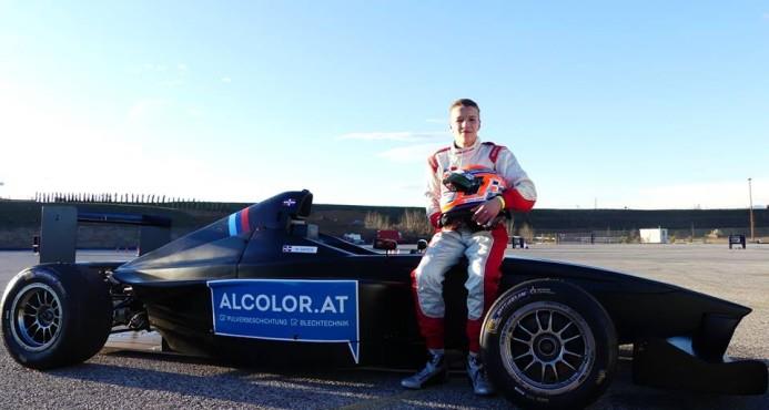 Dominicano participó en Fórmula 4 con ayuda de las redes sociales