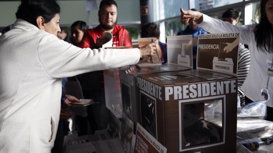 Los mexicanos comienzan a votar en las elecciones generales Los mexicanos comienzan a votar en las elecciones generales