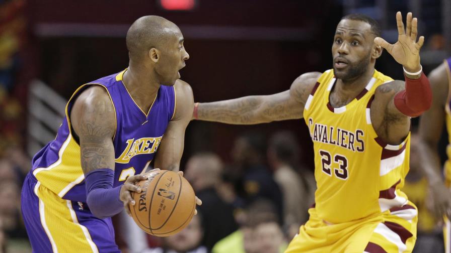 Abdul-Jabbar y Kobe Bryant le dan la bienvenida a LeBron James Abdul-Jabbar y Kobe Bryant le dan la bienvenida a LeBron James