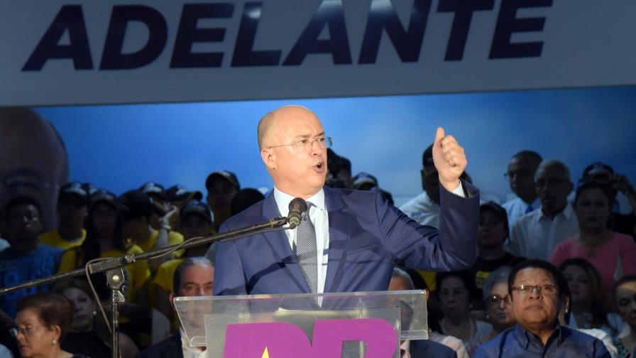 Domínguez Brito inaugura oficina política en Santiago