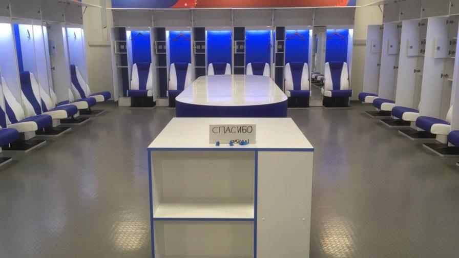 Los futbolistas japoneses limpiaron el vestuario tras ser eliminados del Mundial