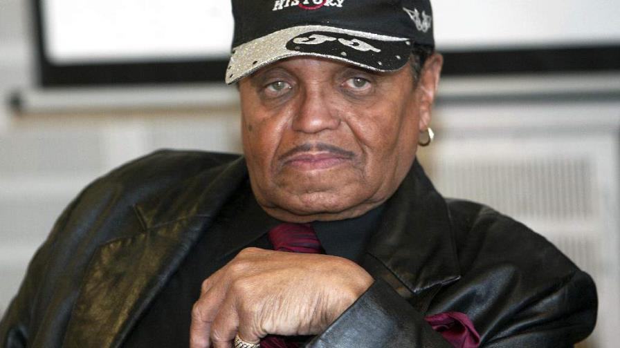 Joe Jackson es enterrado en el mismo cementerio que Michael Joe Jackson es enterrado en el mismo cementerio que Michael