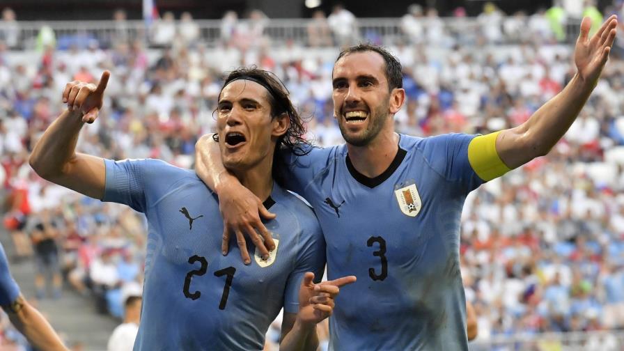 Según emisora francesa, Cavani no jugará
