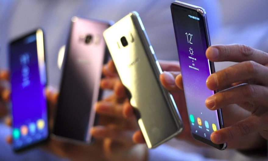 Samsung estudia quejas de que sus móviles han mandado fotos sin permiso