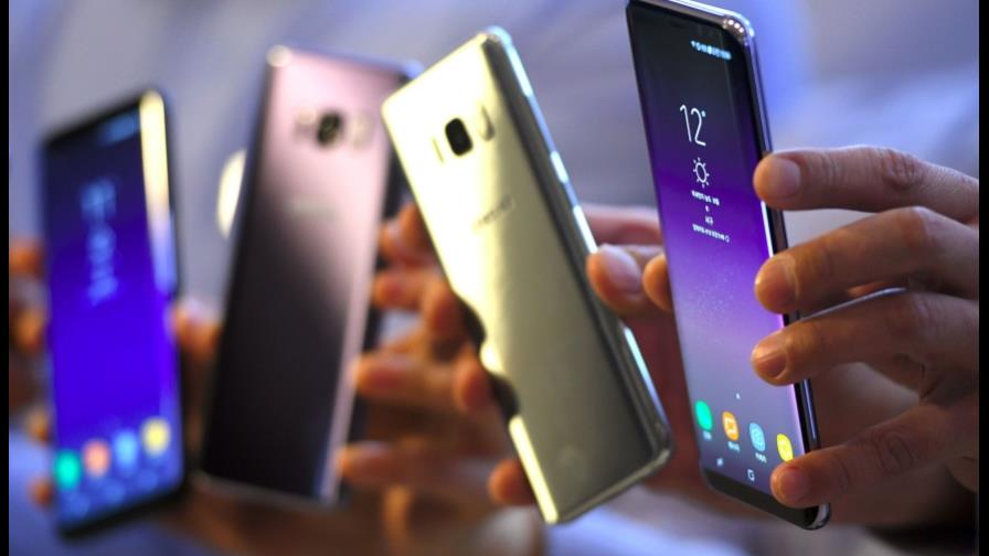 Samsung estudia quejas de que sus móviles han mandado fotos sin permiso Samsung estudia quejas de que sus móviles han mandado fotos sin permiso