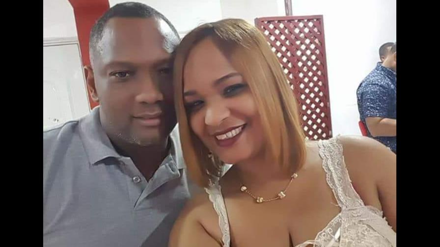 Hombre mata a su expareja dentro de vehículo y se suicida en Montellano