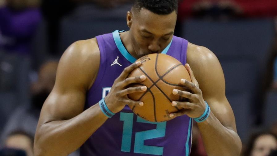 Dwight Howard compra su contrato a Nets y firma por un año con Wizards