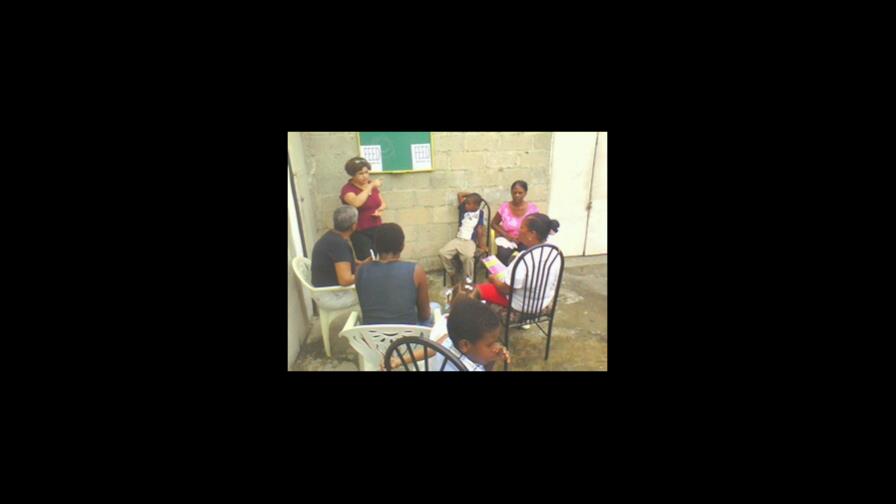 Varios profesores que participaron en programa de alfabetización reclaman el pago de salarios