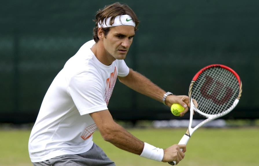Roger Federer se pasea en Wimbledon y lleva 9 partidos sin perder un set