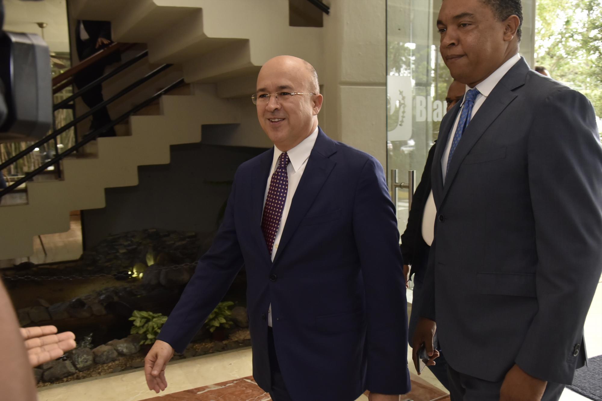 El precandidato presidencial, Francisco Domínguez Brito. 