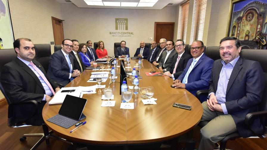 Banco Central recibe a ejecutivos de Adozona y valora avance de ese sector Banco Central recibe a ejecutivos de Adozona y valora avance de ese sector