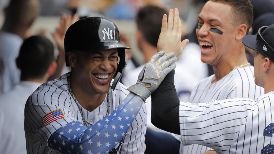 Stanton dispara jonrón de tres carreras y los Yanquis derrotan a los Bravos