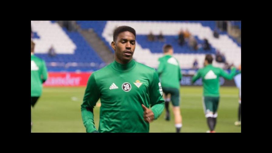 Diario AS reporta el interés del Arsenal F.C. en el dominicano Firpo