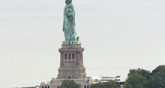 Comparecerá ante juez mujer que trepó Estatua de la Libertad