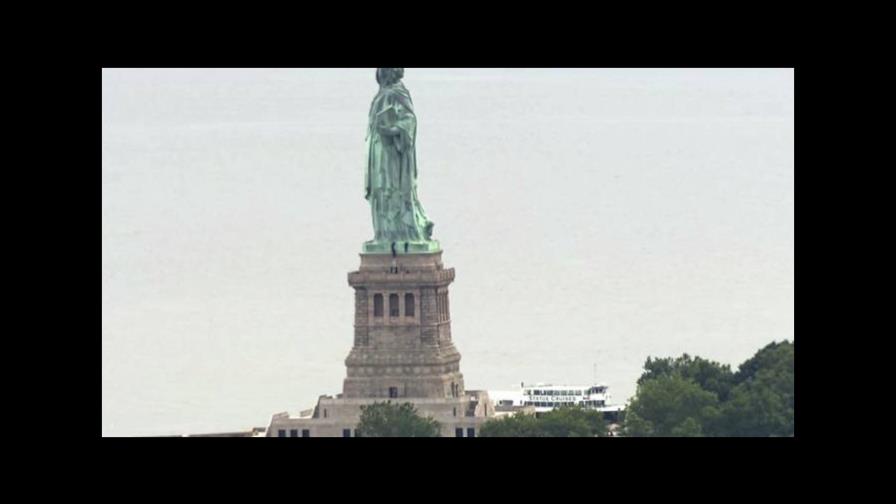 Comparecerá ante juez mujer que trepó Estatua de la Libertad