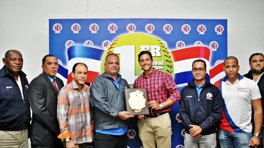 Con cuatro juegos arranca 1er festival de equipos de sóftbol