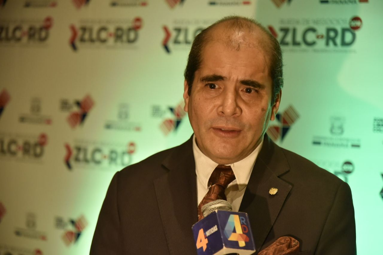 Embajador de Panamá en el país, Dionisio de Gracia Guillén.