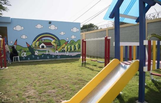 Danilo inaugura una escuela y la ampliación de un politécnico en San Cristóbal