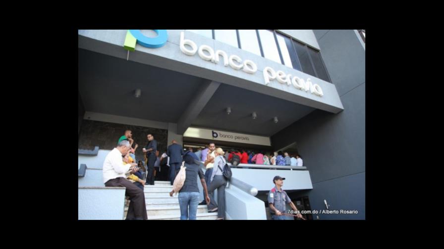Tribunal suspende la prisión a dos imputados en estafa por RD$1,400 millones al Banco Peravia