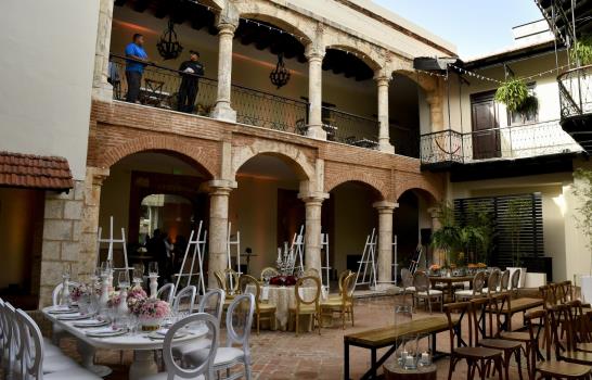 Turismo entrega rehabilitación del Hotel Francés a la cadena Hodelpa   