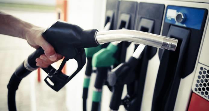 Industria y Comercio dispone alzas entre RD$3 y RD$5 en precios de combustibles