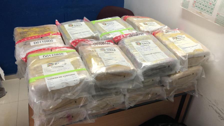 Autoridades ocupan 24 paquetes de droga en Dajabón Autoridades ocupan 24 paquetes de droga en Dajabón