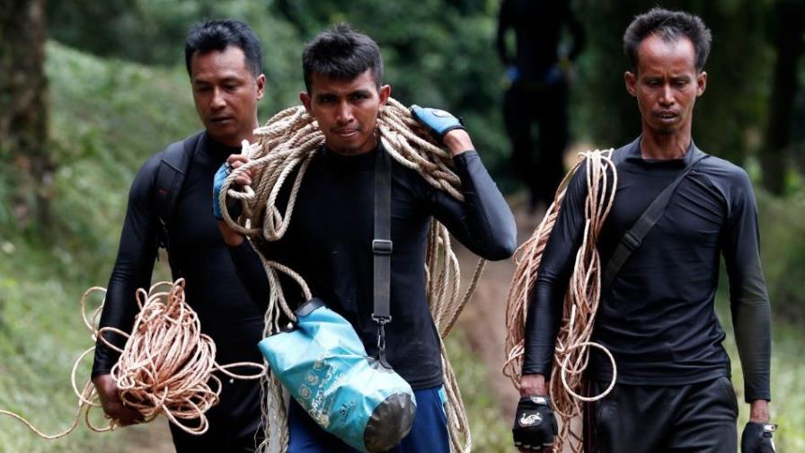 Tailandia: Se inclinan por rescate urgente de niños en cueva