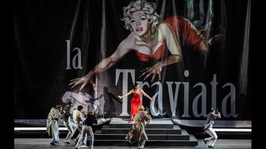 Una Traviata inspirada en “La Dolce Vita” de Fellini sorprende en Caracalla