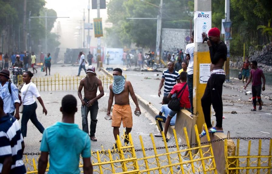 Las protestas siguen en Haití  a pesar de que el Gobierno dejó sin efecto alzas de combustibles 