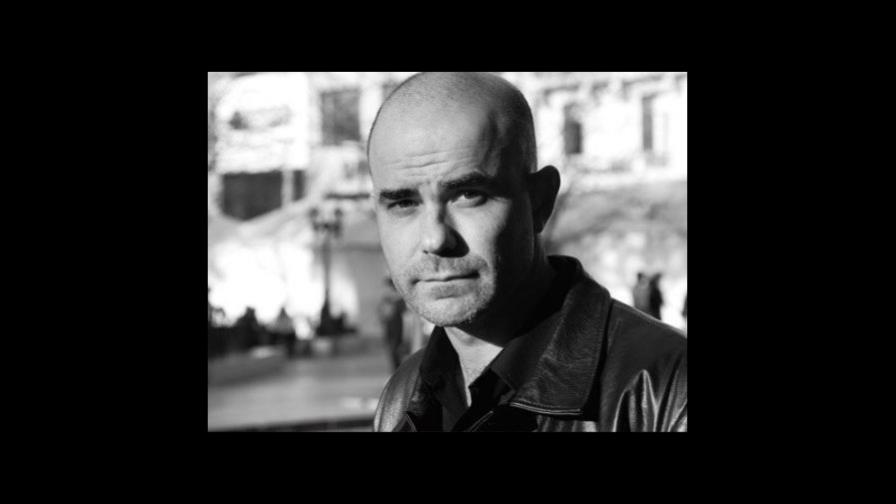 Escritor Eduardo Sacheri crea cuento en memoria de niño víctima de atentado