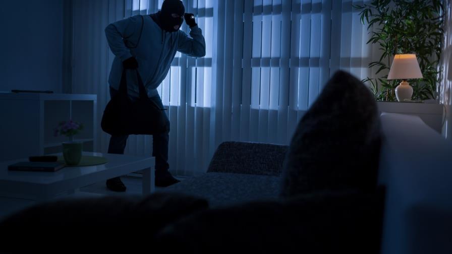 Encapuchados asaltan familia en una villa en Casa de Campo