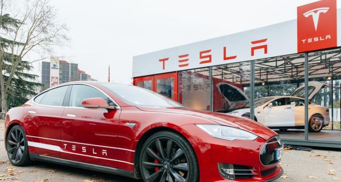 Tesla aumenta precios en China por guerra comercial