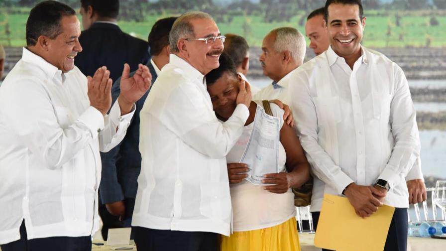 Medina entregó ayer 457 títulos a parceleros de MP 