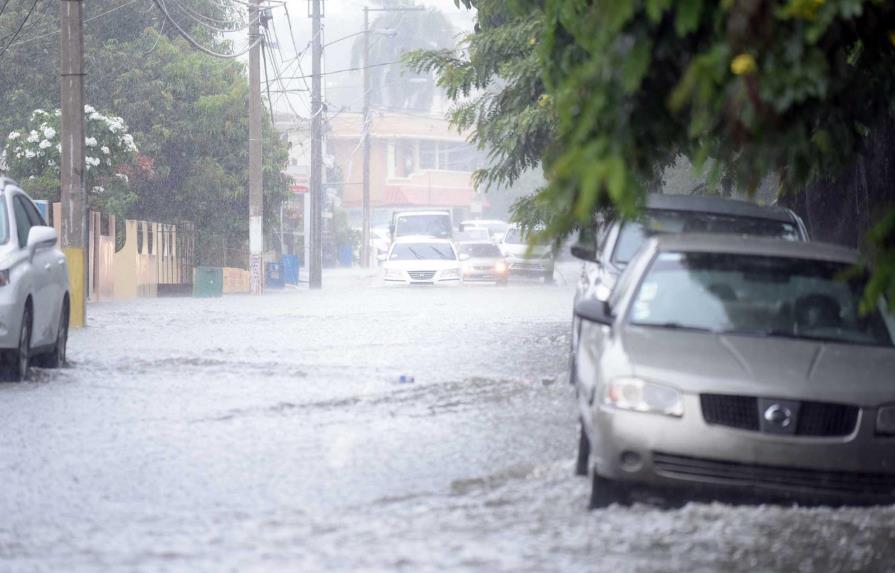 Declaran en alerta 20 provincias y el  DN por lluvias; hay 12 en amarilla
