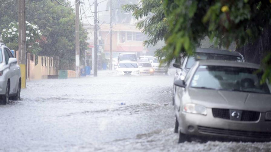 Declaran en alerta 20 provincias y el DN por lluvias; hay 12 en amarilla Declaran en alerta 20 provincias y el DN por lluvias; hay 12 en amarilla