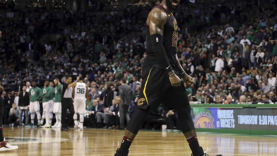 De manera oficial, LeBron se convierte en un Laker De manera oficial, LeBron se convierte en un Laker