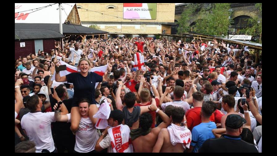 Cerveza, chalecos o música: Inglaterra dispara su consumo con el Mundial