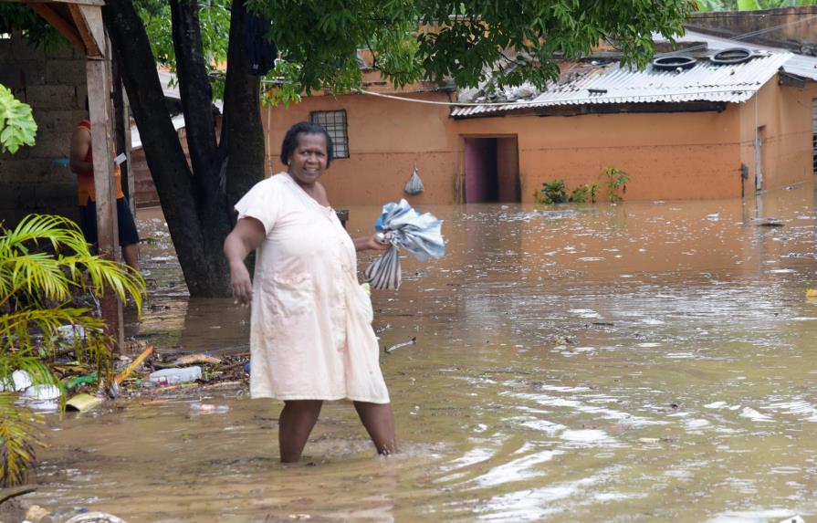 Lluvias causan inundaciones y cientos de desplazados en el país 