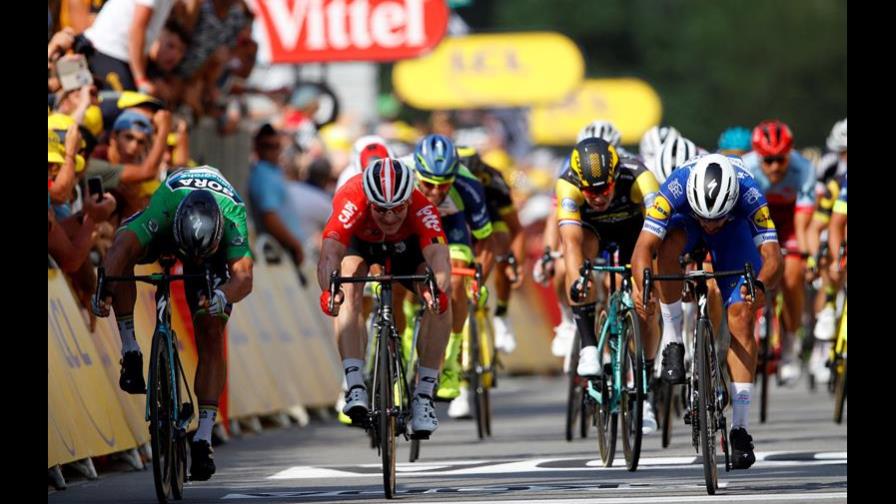 Gaviria se apunta el doblete ante Sagan y Van Avermaet sigue de amarillo