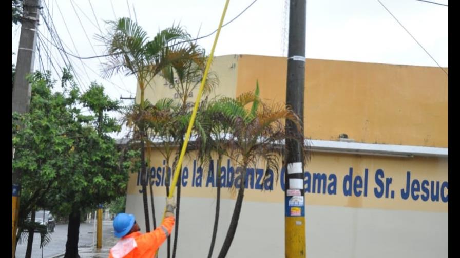 Al menos 138,948 clientes de EdeEste sin servicio de electricidad por las lluvias