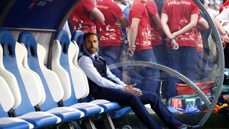 Técnico inglés se gana el corazón de su país con cortesía Técnico inglés se gana el corazón de su país con cortesía