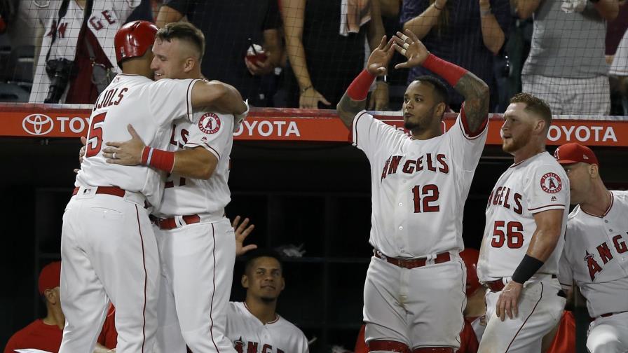 Pujols jonrón 14 en victoria de los Angelinos ante Marineros; Richards se lesiona