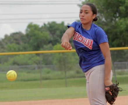 Angelina Pascual se proyecta con una de las estelares lanzadoras del sóftbol dominicano.