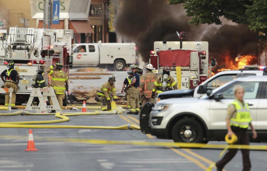 Explosión en Wisconsin deja a un bombero muerto, 12 heridos