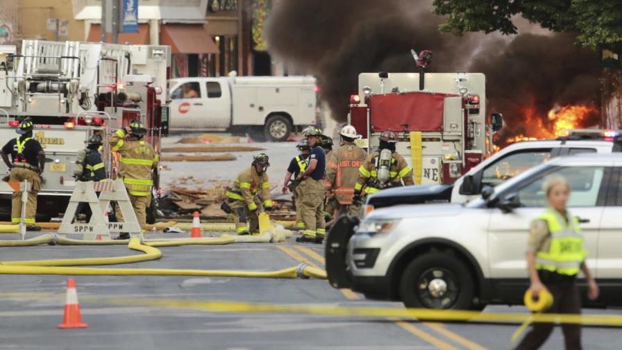 Explosión en Wisconsin deja a un bombero muerto, 12 heridos