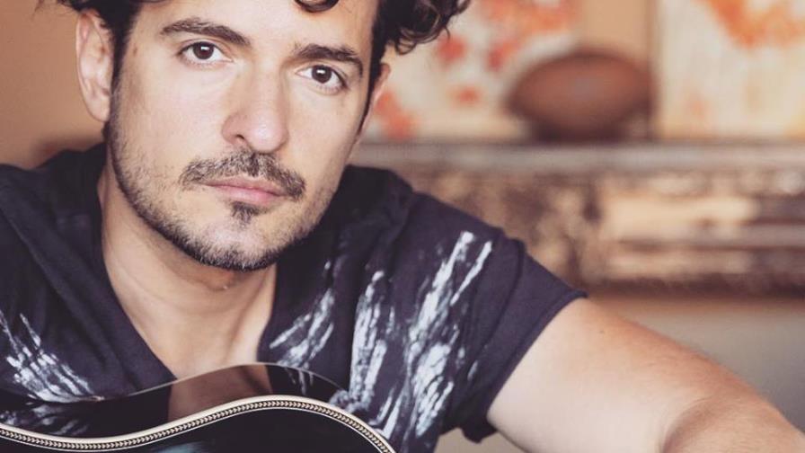 Tommy Torres regresa a cantarle a los románticos Tommy Torres regresa a cantarle a los románticos