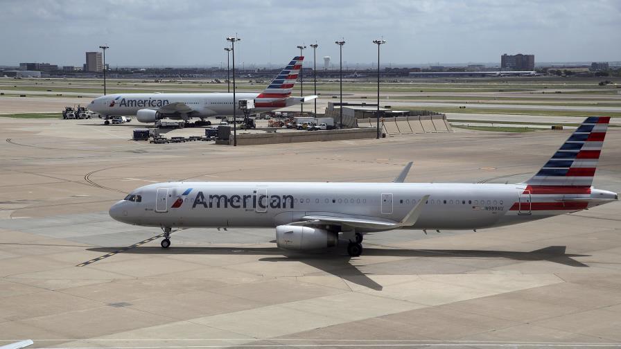 Aerolíneas pierden altitud tras anuncio AA de recorte pronósticos Aerolíneas pierden altitud tras anuncio AA de recorte pronósticos
