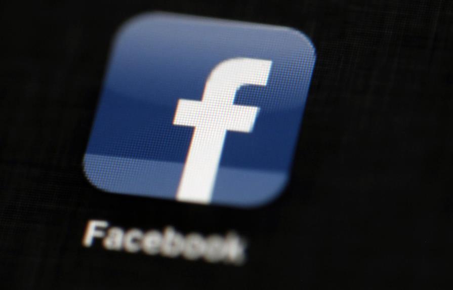 Gran Bretaña multa a Facebook por no proteger información