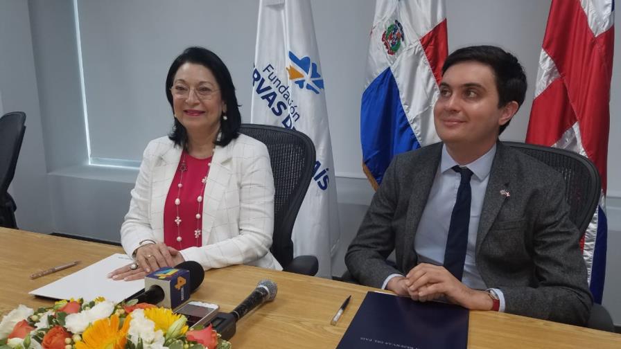 Reservas del País y embajada británica firman acuerdo a favor del sector microempresarial Reservas del País y embajada británica firman acuerdo a favor del sector microempresarial